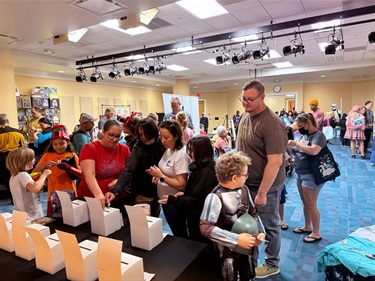Crowd-2.jpg