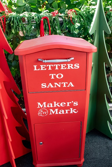Mailbox-for-letters-to-Santa.jpg