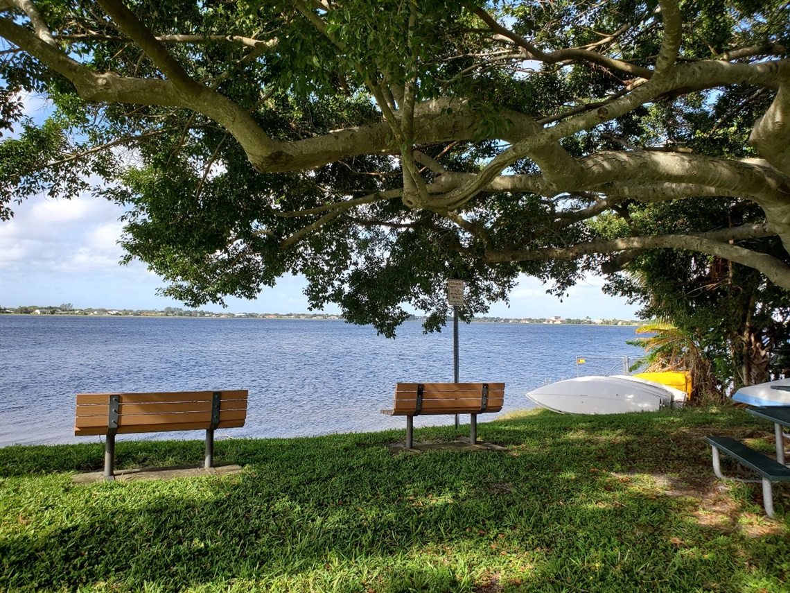 Lake-Mangonia-Park.jpg