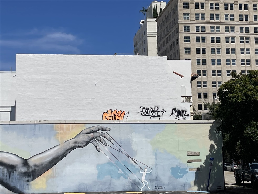 Photo_of_Graffiti.jpeg