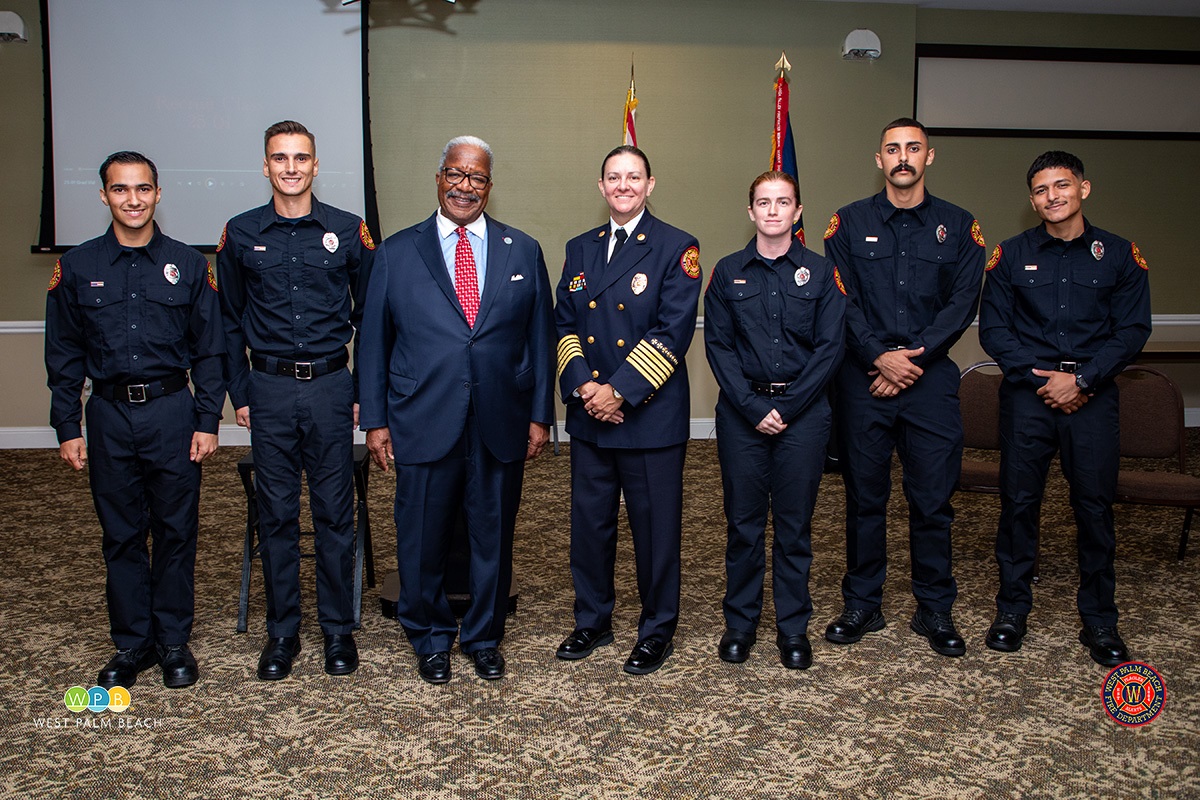 Class of 25-01 with Mayor Keith A. James and Fire Chief Diana Matty.