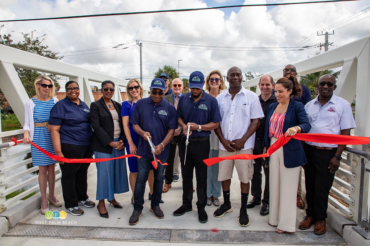 North-Shore-Pedestrian-Bridge-is-OPEN-Leslie-Perry-left-and-James-Waldron-right-do-the-honors-a.jpg